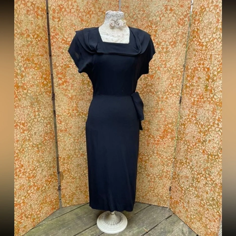Vintage 1940s Rayon Dress - Picture 1 of 11